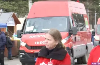 Ο ΣΚΑΪ στα σύνορα Ουκρανίας-Ρουμανίας: Οικογένειες με μικρά παιδιά φεύγουν για να γλιτώσουν τον πόλεμο
