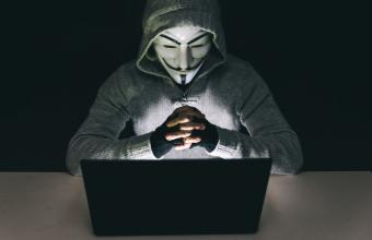 Οι Anonymous χάκαραν το σάιτ του ρωσικού υπουργείου Άμυνας και διέρρευσαν δεδομένα