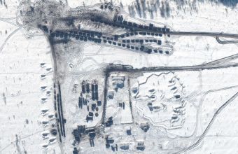 Ισχυρές ρωσικές δυνάμεις στα ουκρανικά σύνορα δείχνουν δορυφορικές εικόνες- Έχει στηθεί μέχρι και νοσοκομείο  