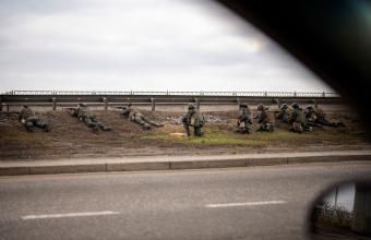 Σε «θέση άμυνας» το Κίεβο, λέει ο δήμαρχος -Η Ρωσία ισχυρίζεται ότι κατέλαβε αεροδρόμιο έξω από το Κίεβο