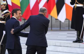 «Κλείνει την πόρτα» και ο Μακρόν στην ένταξη της Ουκρανίας με «ταχείες διαδικασίες» στην Ε.Ε.