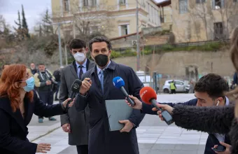 Διεκόπη η δίκη του Πέτρου Φιλιππίδη για την Παρασκευή 1η Απριλίου - Βίντεο από την αποχώρηση του ηθοποιού