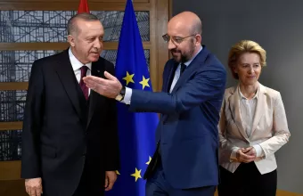 Ερντογάν σε Σαρλ Μισέλ: Η Άγκυρα θα συνεχίσει τις ειρηνευτικές προσπάθειες για τον πόλεμο στην Ουκρανία