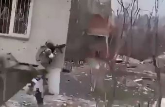 Οι Ουκρανοί περιπαίζουν τον Καντίροφ: Οι δυνάμεις TikTok του πολεμούν γενναία άδειο κτίριο- Βίντεο