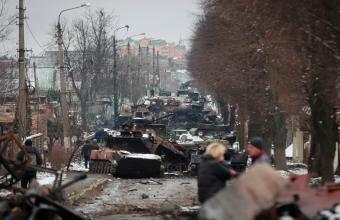Πόλεμος  σε 3 μέτωπα στην Ουκρανία: Αλεξιπτωτιστές στο Χάρκοβο– Μάχες στο Κίεβο- Κατέλαβαν τη Χερσώνα