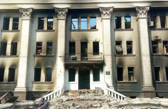 Τουλάχιστον ένας σοβαρά τραυματίας, κανένας νεκρός από τον βομβαρδισμό του θεάτρου στη Μαριούπολη