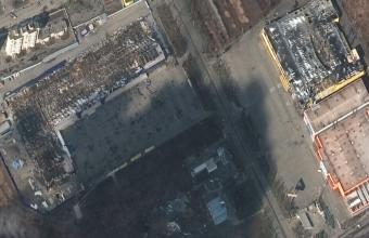 Oυκρανία: Σοκαριστικές δορυφορικές εικόνες της Μαριούπολης πριν και μετά την καταστροφή 