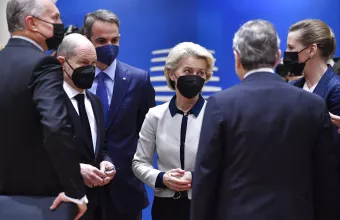 Συνάντηση Μητσοτάκη – Σολτς στο περιθώριο της Συνόδου στις Βερσαλλίες