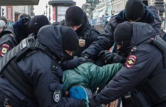 Ρωσία: Πάνω από 800 συλλήψεις σε κινητοποιήσεις κατά του πολέμου στην Ουκρανία