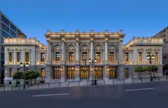 Το Εθνικό Θέατρο τιμά την Παγκόσμια Ημέρα Θεάτρου με μία ηχηρή καλλιτεχνική παρέμβαση στο κέντρο της πόλης
