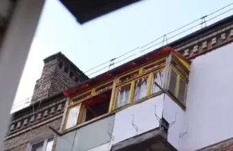 Συγκινητικό βίντεο με κάτοικο Ουκρανίας: Με «όπλο» το σαξόφωνο του δίνει ελπίδα στους συμπολίτες του 