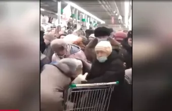 Πανικός στα Super Market της Ρωσίας: Συνταξιούχοι «δίνουν μάχες» για να πάρουν ζάχαρη