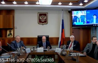 Ο Ρώσος βουλευτής άλλαξε την μπλούζα με το γράμμα «Ζ», μετά το επεισόδιο με τον Χαρακόπουλο-Δείτε το βίντεο