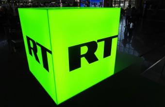 Ρωσικό τηλεοπτικό δίκτυο RT: Χαριστική βολή για την ελευθερία των ΜΜΕ οι βρετανικές κυρώσεις