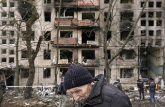 Στοιχεία για εγκλήματα πολέμου στην Ουκρανία ψάχνει η Βρετανία για να πάει τη Ρωσία στη Χάγη