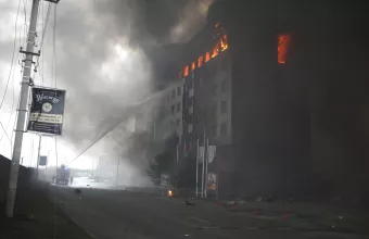 Ξανάρχισε το ρωσικό σφυροκόπημα στην Μαριούπολη