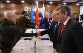 Σε εξέλιξη ο νέος γύρος διαπραγματεύσεων Ουκρανίας – Ρωσίας