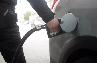 Μείωση της ταχύτητας και εργασία από το σπίτι προτείνει η Διεθνής Αρχή Ενέργειας για τη μείωση της κατανάλωσης καυσίμων 