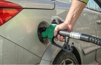 Μειωμένα κατά 112 εκατ. ευρώ τα έσοδα από τον ειδικό φόρο κατανάλωσης στα καύσιμα