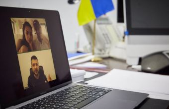 Επικοινωνία Κούτσερ-Κούνις με Ζελένσκι- Το ζευγάρι έχει συγκεντρώσει 35 εκατ. δολάρια για τους Ουκρανούς
