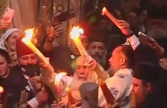 «Δεύτε λάβετε Φως»: Με κατάνυξη και λαμπρότητα η τελετή αφής 