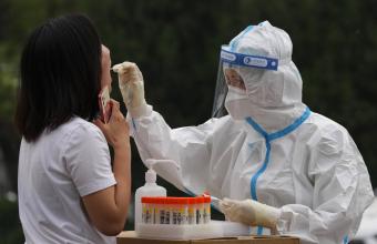 Ρεκόρ θανάτων για 3η συνεχόμενη ημέρα στη Σανγκάη -Ξεκίνησαν τα μαζικά τεστ στο Πεκίνο