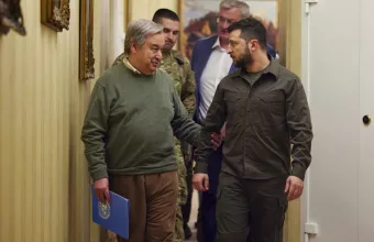 Κίεβο: Τουλάχιστον ένας νεκρός από ρωσικό πλήγμα παρόντος του Αντόνιο Γκουτέρες