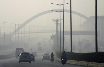 Κύμα ακραίου καύσωνα πλήττει το Νέο Δελχί, με πυρκαγιές να ξεσπούν σε χωματερές 