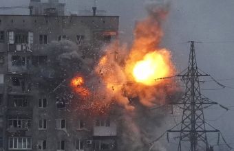 Η μεγάλη επίθεση στο Ντονμπάς ξεκίνησε - Οι Ρώσοι σφυροκοπούν τον ουκρανικό τομέα του Λουγκάνσκ