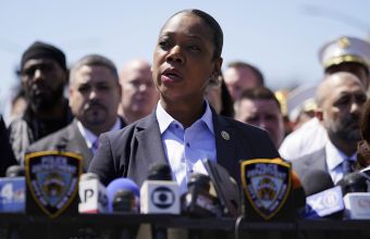 Το συμβάν με τους πυροβολισμούς στο Μπρούκλιν δεν αντιμετωπίζεται προς το παρόν ως τρομοκρατικό, λένε οι αρχές