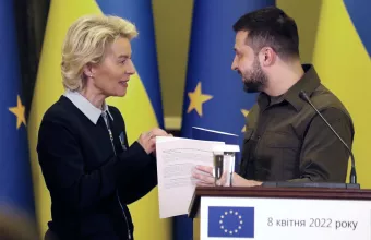 Φον ντερ Λάιεν από Κίεβο: Ευρωπαϊκό μέλλον η Ουκρανία - Οικονομικό μαρασμό η Ρωσία