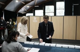 Οι Γάλλοι ψηφίζουν για πρόεδρο σε μια κάλπη-θρίλερ - Ανησυχία για τα ποσοστά αποχής