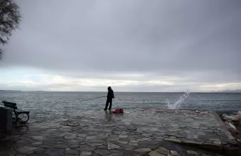 Βροχερός καιρός, αφρικανική σκόνη και θερμοκρασία έως 22 βαθμούς