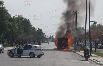 Λεωφορείο στη Θεσσαλονίκη έπιασε φωτιά εν κινήσει (εικόνες, βίντεο)