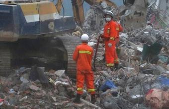 Κίνα: Δεκάδες αγνοούμενοι από κατάρρευση εξαώροφης πολυκατοικίας στην πόλη Τσανγκσά