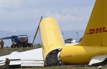 Κόστα Ρίκα: Αεροσκάφος cargo της DHL κόβεται στα δύο κατά τη διάρκεια προσγείωσης- Σοκαριστικό βίντεο 
