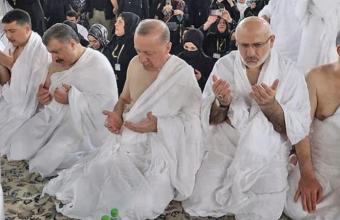 Υπό δρακόντεια μέτρα προσευχήθηκε στη Μέκκα ο Ερντογάν -Δείτε φωτογραφίες και βίντεο
