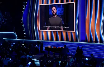 Εμφανίστηκε στα Grammy ο Ζελένσκι: «Οι δικοί μας μουσικοί φοράνε αλεξίσφαιρα αντι για σμόκιν»