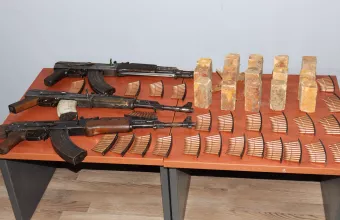 Τρία καλάσνικοφ και εκρηκτικά εντόπισαν οι αστυνομικοί κοντά στα ελληνοαλβανικά σύνορα