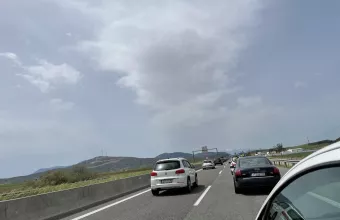 Αδειάζει η Αθήνα: Σε ποια σημεία είναι τώρα αυξημένη η κίνηση στις εθνικές οδούς  