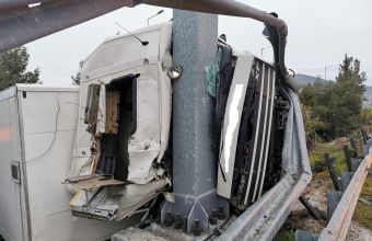 Θανατηφόρο τροχαίο στη Λάρισα: Νεκρός ο οδηγός μιας νταλίκας-Φωτογραφίες
