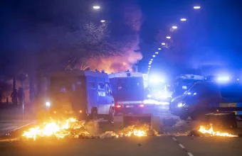 Άγρια επεισόδια στη Σουηδία μετά από συγκέντρωση ακροδεξιών - 12 αστυνομικοί τραυματίες (φωτογραφίες)