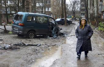 «Οι Ρώσοι ξεθάβουν νεκρούς στη Μαριούπολη για να κρύψουν τα εγκλήματά τους», λένε οι Ουκρανοί