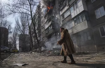 «Δεν υπάρχει ανθρωπιστικός διάδρομος στη Μαριούπολη»- Προσπαθεί να προσεγγίσει έστω χωρίς άδεια ο Ερυθρός Σταυρός