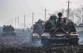 Ουκρανία: Συγκέντρωση ρωσικών δυνάμεων στα ανατολικά - Νέες κυρώσεις ετοιμάζει η Δύση