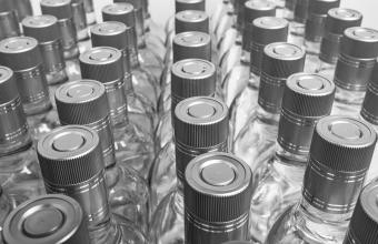 ΣΔΟΕ- Αττική: Εξαρθρώθηκε κύκλωμα με λαθραία και νοθευμένα ποτά