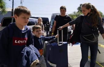 ΗΠΑ: Παιδιά μεταναστών που χωρίστηκαν από τους γονείς τους επί προεδρίας Τραμπ ενώθηκαν ξανά με τις οικογένειές τους
