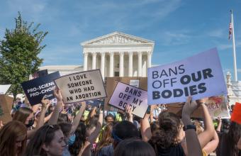 Σάλος στις ΗΠΑ: Προς ανατροπή της ιστορικής απόφασης που νομιμοποίησε τις αμβλώσεις