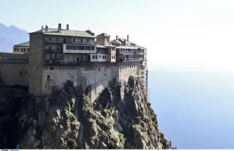 Ιστορίες κατασκοπείας και αντικατασκοπείας στο Άγιον Όρος με φόντο τον πόλεμο στην Ουκρανία