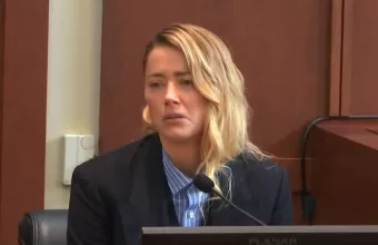 Η Άμπερ Χερντ «χειραγωγεί» το δικαστήριο -Τα «σημάδια» αναλύει ειδικός στη γλώσσα του σώματος